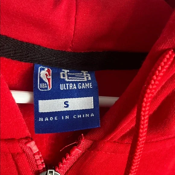 NBA Chicago Bulls Red and Cream Hoodie with Logo - Picture 4 of 6